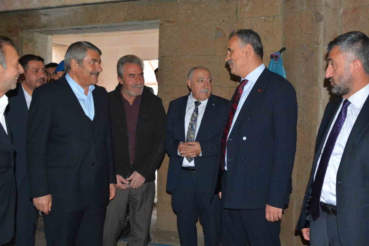 VALİ ÖNDER BOZKURT PATNOS’TA YATIRIMLARI İNCELEDİ: SEYİR TEPESİ’NE HAYRAN KALDI
