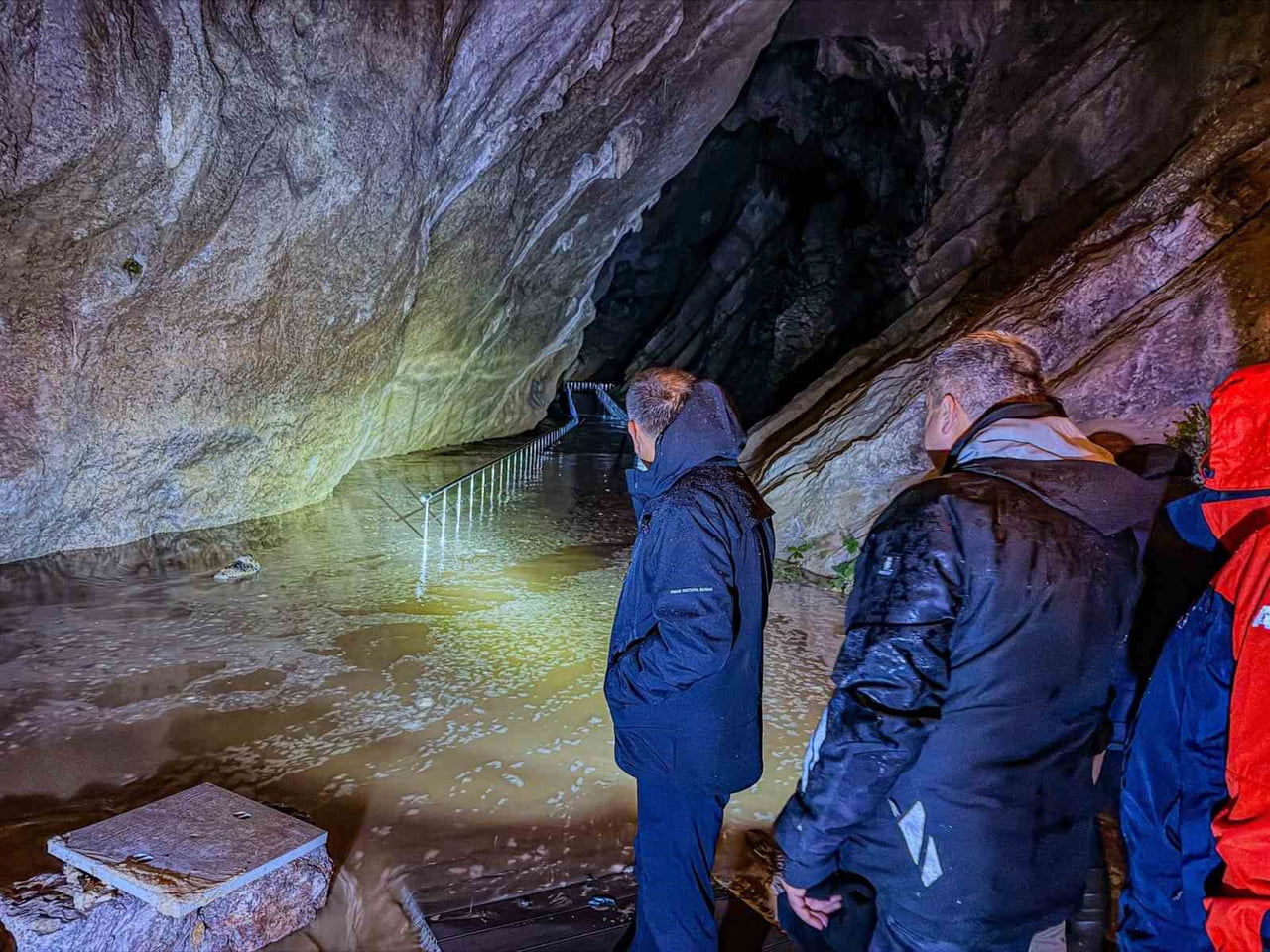 VALİ OSMAN HACIBEKTAŞOĞLU, KUVVETLİ YAĞIŞLARIN ARDINDAN BÖLGEDEKİ ÇALIŞMALARI YERİNDE DENETLEYEREK...