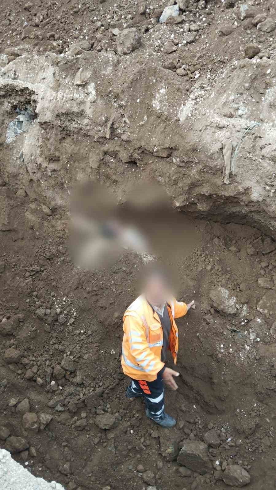 VAN'IN SARAY İLÇESİNDE, KAPIKÖY SINIR KAPISI GÜZERGÂHINDA YÜRÜTÜLEN İNŞAAT ÇALIŞMASI SIRASINDA...