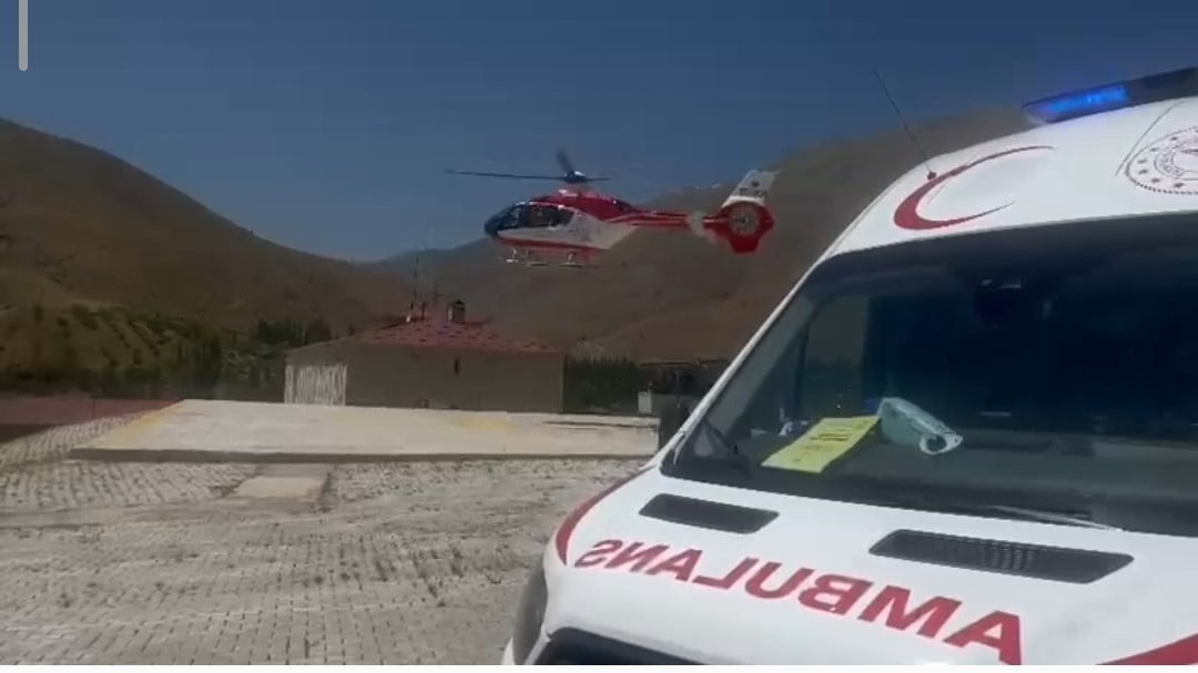 VAN’IN BAHÇESARAY İLÇESİNDE YÜKSEKTEN DÜŞEN HASTASI, AMBULANS HELİKOPTER İLE VAN'A...