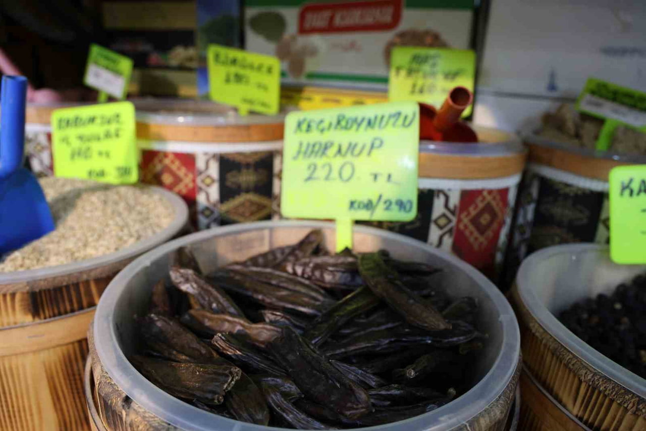 VATANDAŞLAR, KIŞ AYLARINDA HASTALIKLARDAN KORUNMAK VE BAĞIŞIKLIKLARINI DESTEKLEMEK AMACIYLA...
