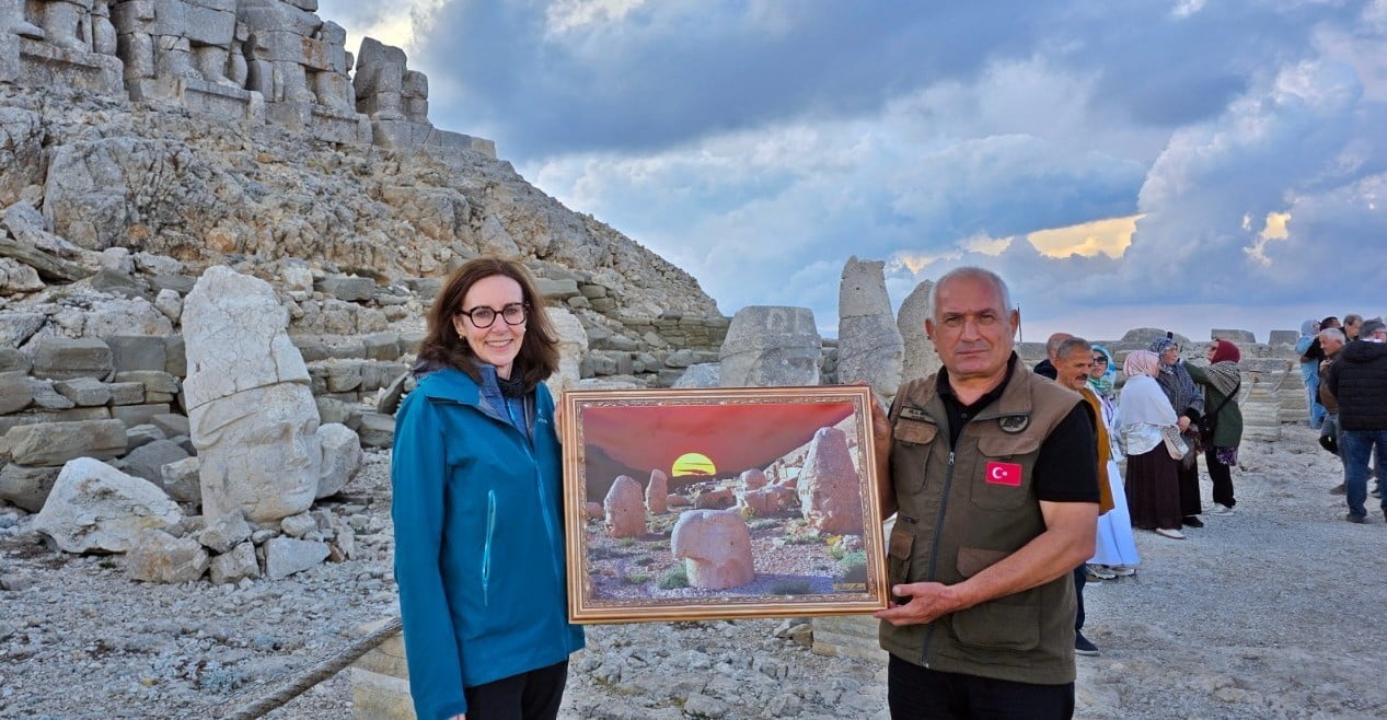 YAKLAŞIK 34 YILDIR NEMRUT DAĞI MİLLİ PARKI'NDA GÖREV YAPAN VE AYNI ZAMANDA FOTOĞRAF SANATÇISI OLAN...