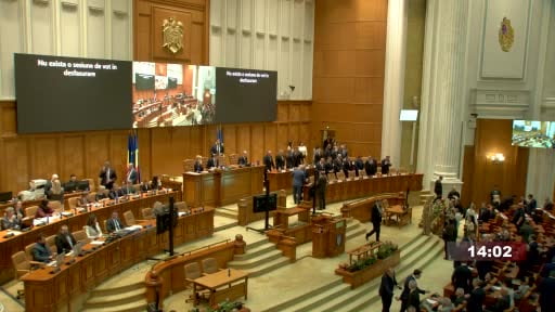 Yaklaşık altı aydır süren siyasi kriz nedeniyle hükümet kurulamayan Romanya’da parlamento, Luca...