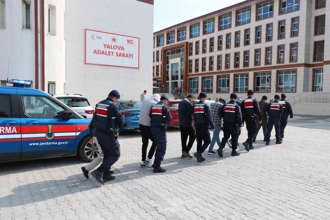 YALOVA MERKEZLİ 6 İLDE BİLİŞİM SİSTEMLERİNİ KULLANARAK NİTELİKLİ DOLANDIRICILIK YAPTIKLARI İDDİA...