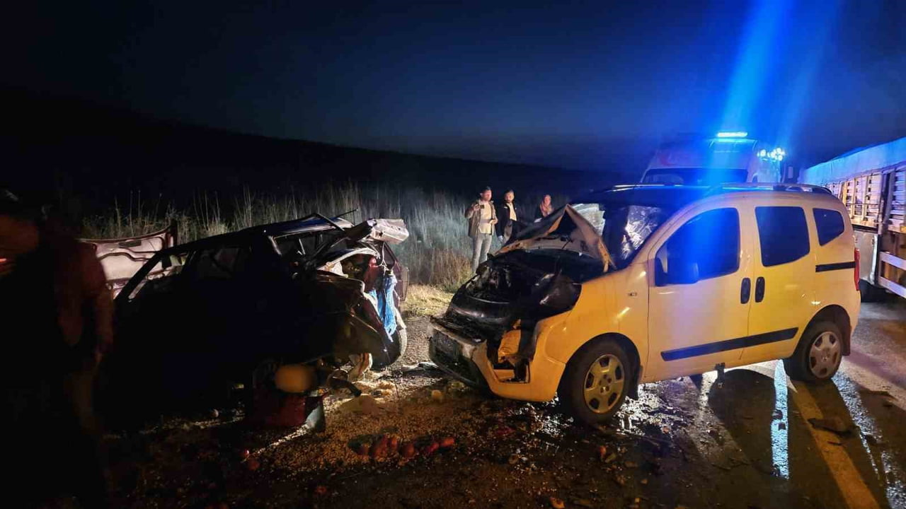 YARALILAR, SAĞLIK EKİPLERİNCE OLAY YERİNDE YAPILAN İLK MÜDAHALENİN ARDINDAN ALACA DEVLET...