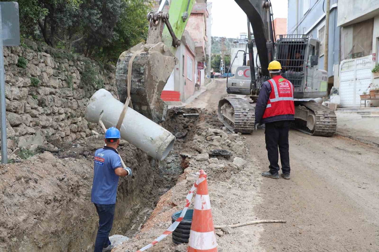 YAYLADAĞI’NDA KULLANIM ÖMRÜNÜ TAMAMLAYAN KANALİZASYON HATTININ YENİLENMESİ İÇİN ÇALIŞMALAR...
