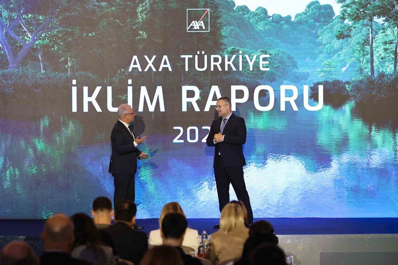 YEKTA KOPAN (SOLDA) VE AXA TÜRKİYE CEO’SU YAVUZ ÖLKEN (SAĞDA)