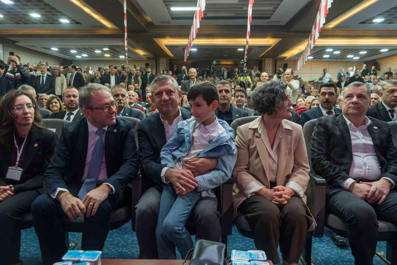 YENİ PARTİ GENEL BAŞKANI ÖZGÜR ÖZEL, MEMLEKETİ MANİSA’DA PARTİSİNİN 1. OLAĞAN KONGRESİ’NE...
