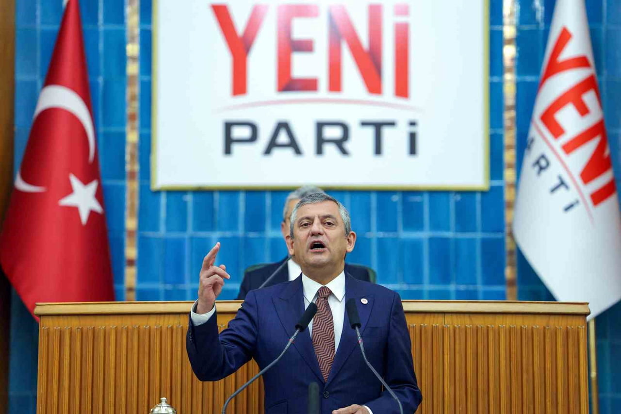 YENİ PARTİ GENEL BAŞKANI ÖZGÜR ÖZEL, PARTİSİNİN TBMM GRUP TOPLANTISINDA GÜNDEME İLİŞKİN...