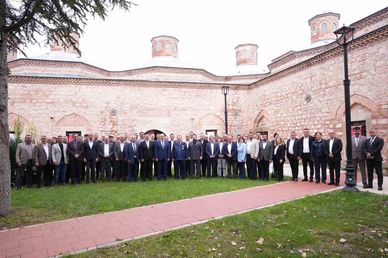 YENİŞEHİR BELEDİYE BAŞKANI ERCAN ÖZEL, 19 EKİM MUHTARLAR GÜNÜ DOLAYISIYLA İLÇEDE GÖREV YAPAN...