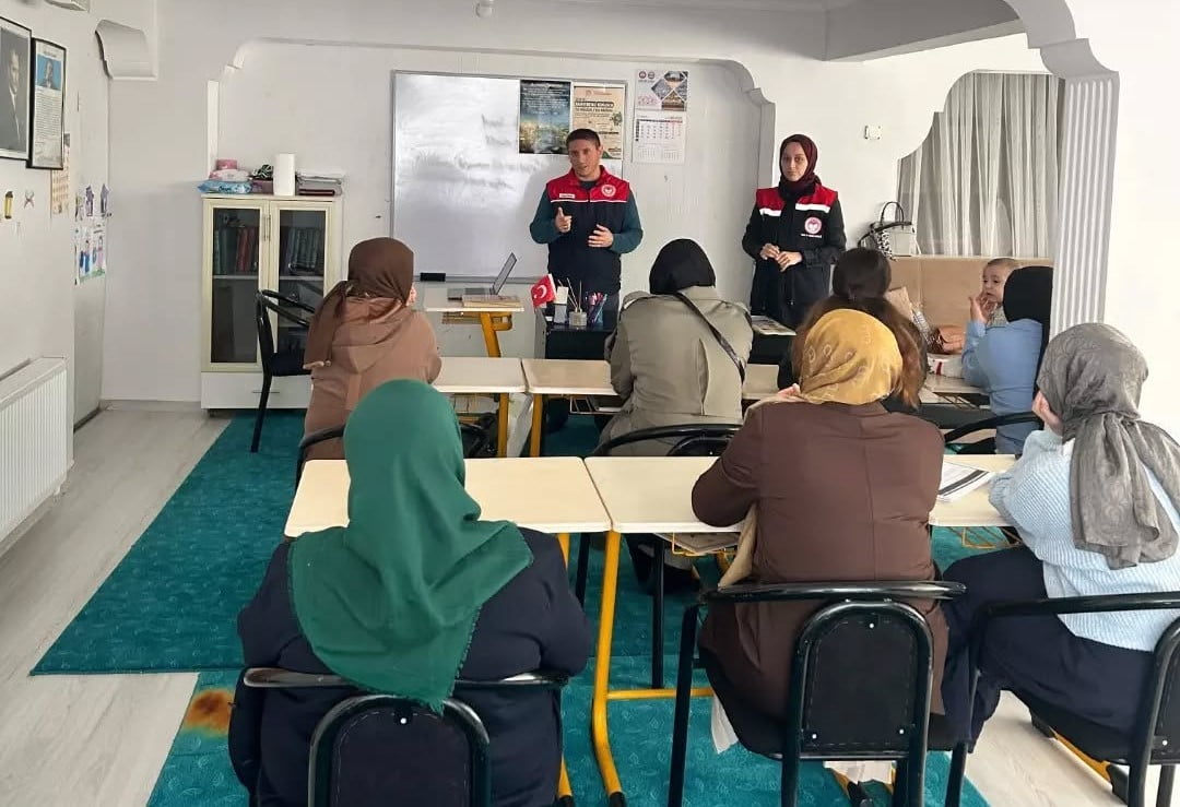 YIĞILCA İLÇE TARIM VE ORMAN MÜDÜRLÜĞÜ TEKNİK PERSONELLERİ, MERKEZ KUR’AN KURSU’NDA VATANDAŞLARLA...