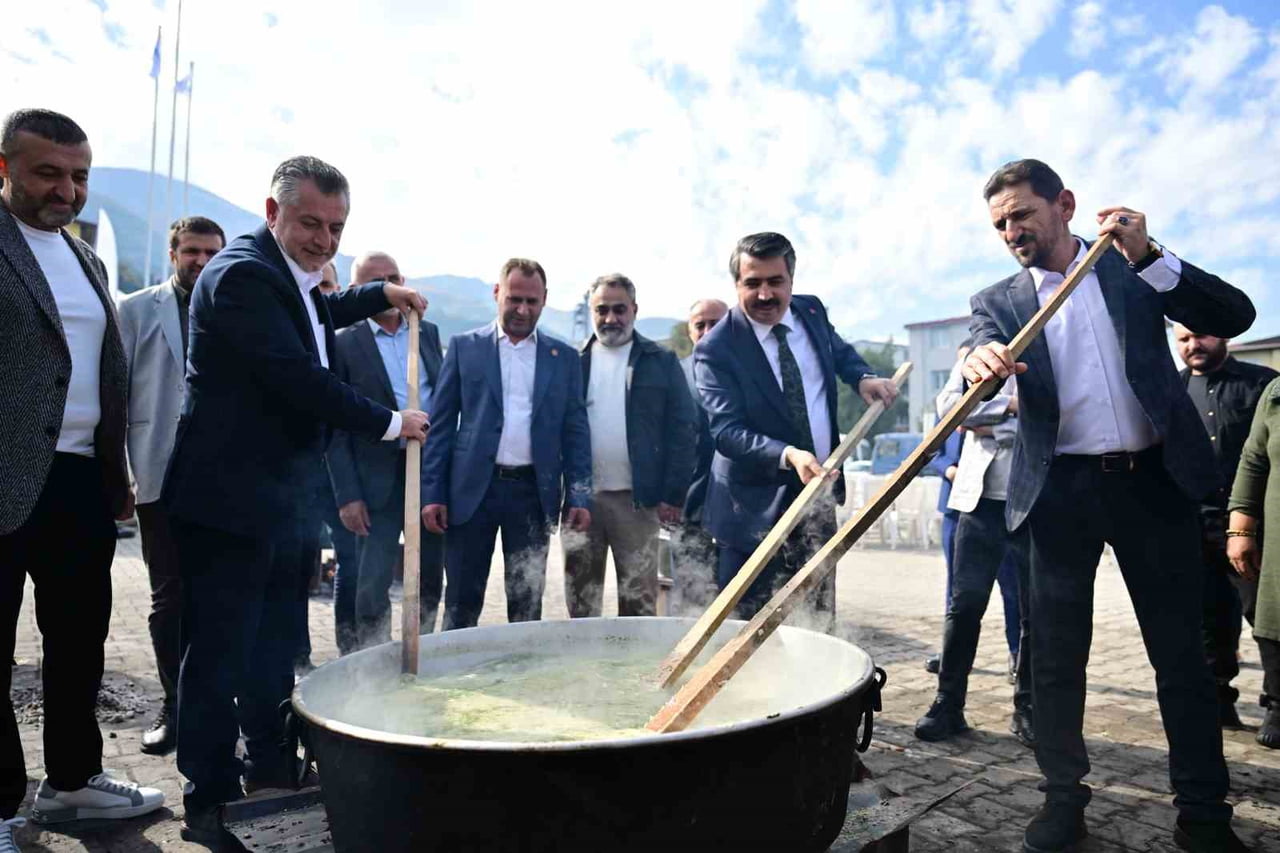 YILDIRIM’A BAĞLI HAMAMLIKIZIK MAHALLESİ’NDE ASIRLARDIR İMECE USULÜYLE DEVAM EDEN ‘NEBİ DEDE...