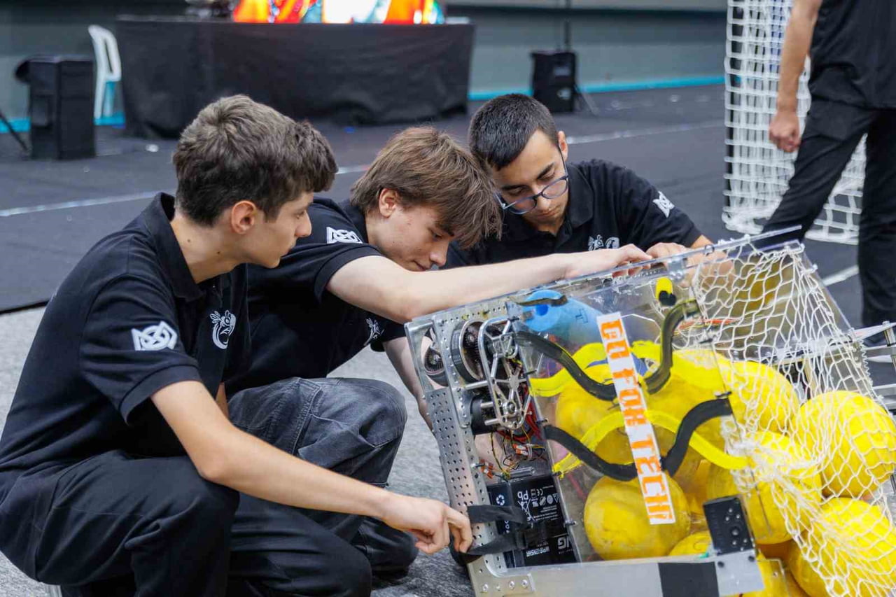 YILDIZ ROBOT LİGİ YILDIZ OFF-SEASON, LİSE DÜZEYİNDEKİ ROBOTİK TAKIMLARINI BİR ARAYA...