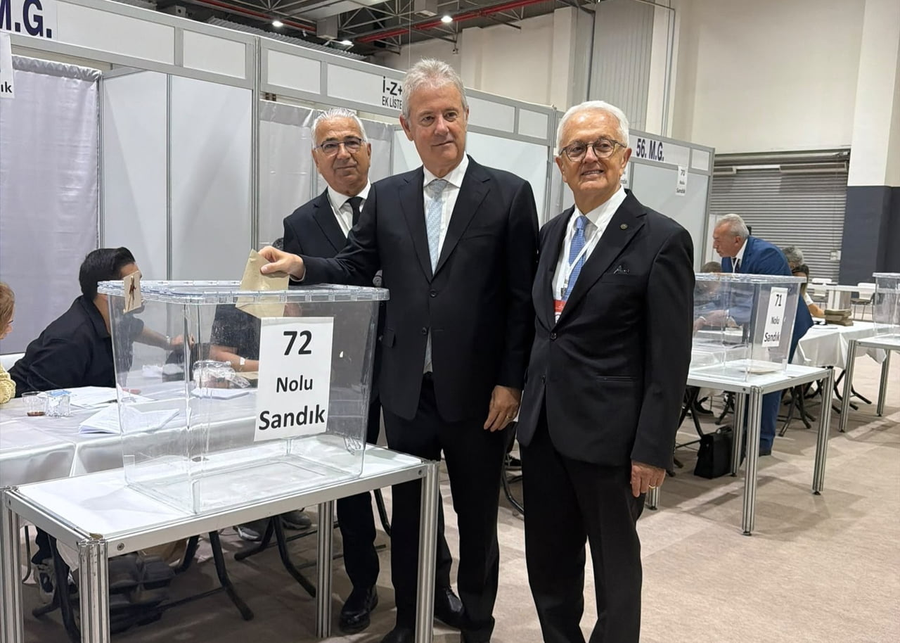 YÖNETİM KURULU BAŞKANLIĞINA TEK ADAY OLARAK GİREN MEVCUT BAŞKAN MAHMUT ÖZGENER, SANDIK BAŞINA...