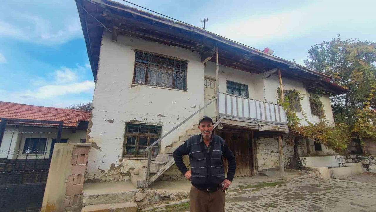 YOZGAT'IN SORGUN İLÇESİNE BAĞLI ÇİĞDEMLİ KASABASI'NDA, GEÇMİŞTE SAVAŞLARA GİDEN ASKERLERİN SAĞ...