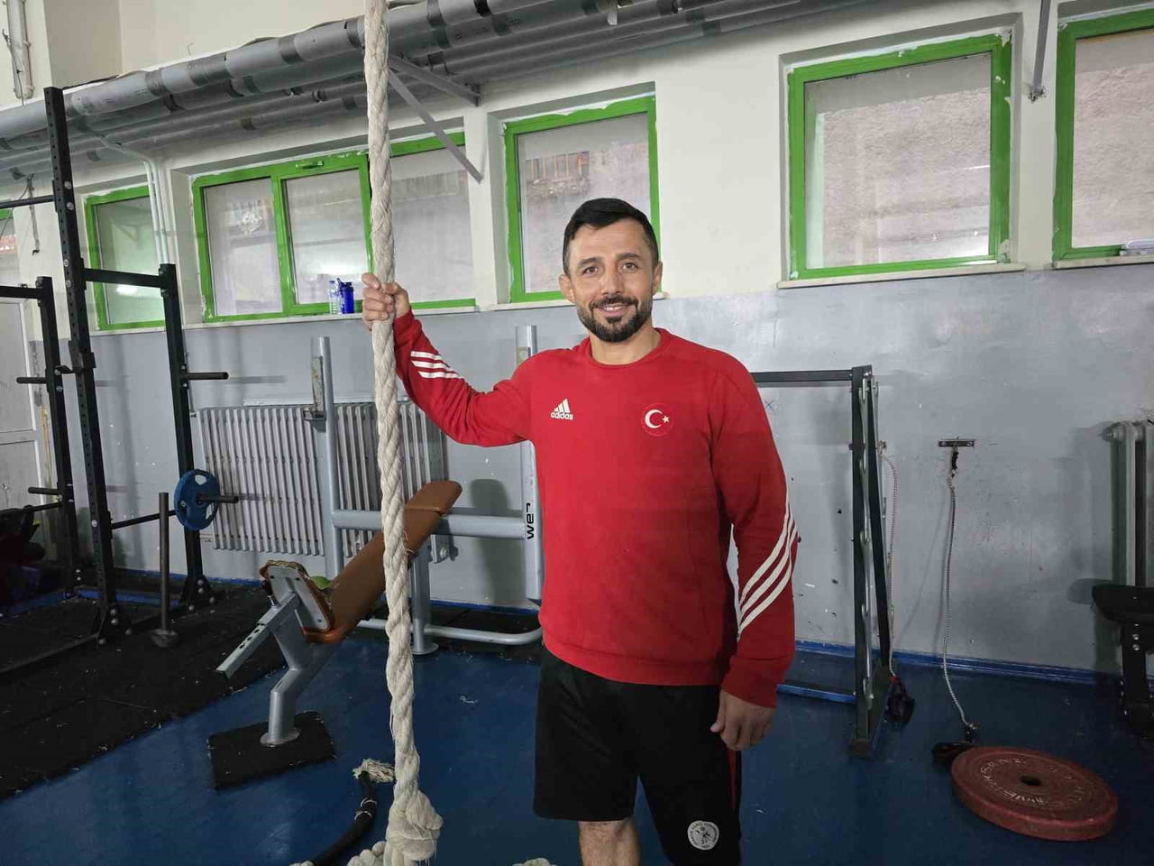 YOZGAT SPORCU EĞİTİM MERKEZİ ANTRENÖRLERİNDEN AHMET ÖZDEMİR, ÜRDÜN’DE DÜZENLENEN 2026 VETERANLAR...