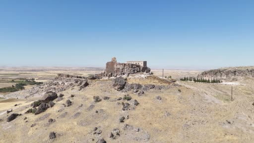 Yüksek Kilise yerli ve yabancı turistleri ağırlamaya devam ediyor