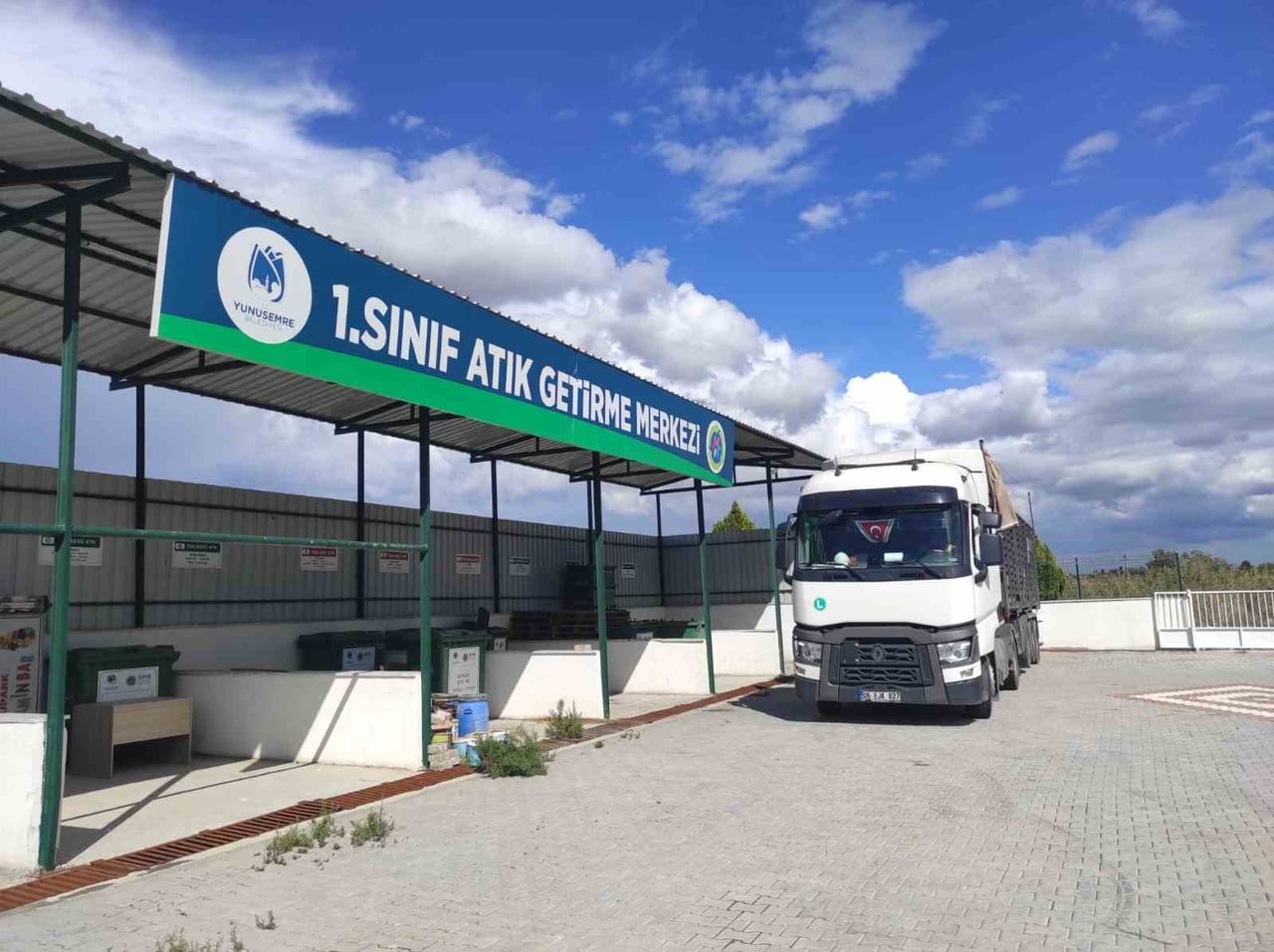 YUNUSEMRE BELEDİYESİ, ÇEVRE VE İNSAN SAĞLIĞINI KORUMAK AMACIYLA YÜRÜTTÜĞÜ ÇALIŞMALAR KAPSAMINDA...