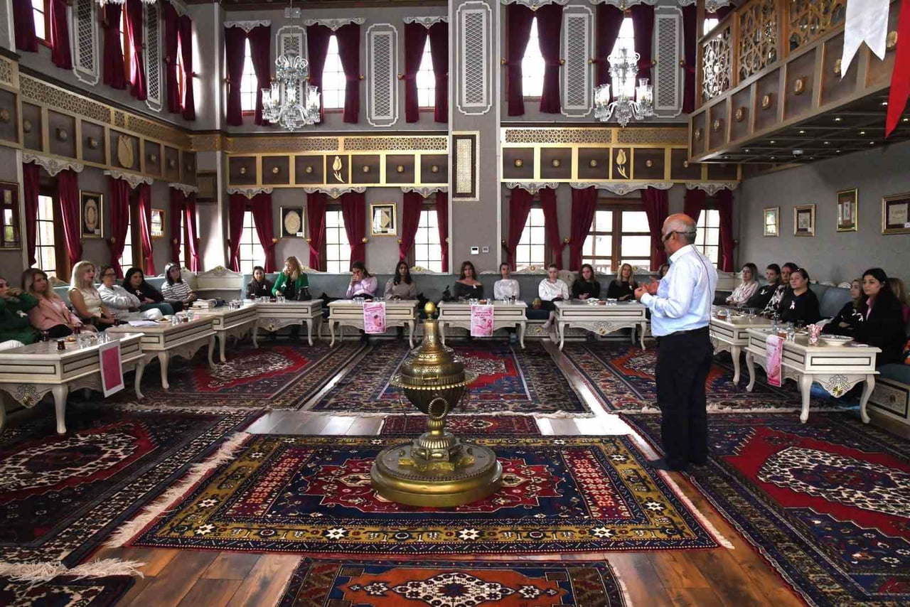 YUNUSEMRE BELEDİYESİ, MEME KANSERİ FARKINDALIK AYI KAPSAMINDA KADIN ÇALIŞANLARINA YÖNELİK SEMİNER...