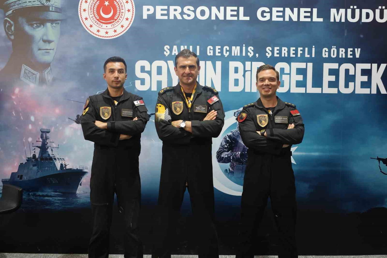 YÜZBAŞI Ş. ALPER ŞEN, SOLOTÜRK EKİP LİDERİ MURAT BAKICI VE ÜSTÇAVUŞ MUHAMMED BÖLÜKBAŞI