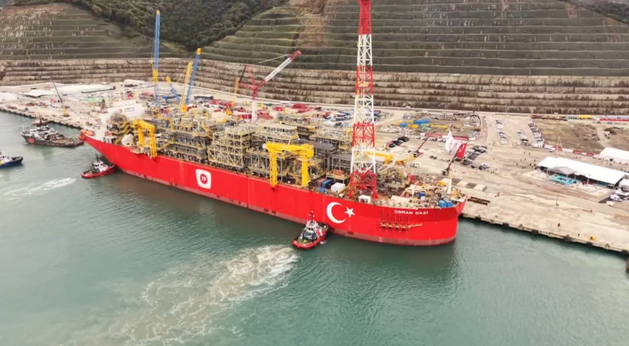 ZONGULDAK'IN FİLYOS BELDESİNDEN SAKARYA GAZ SAHASI'NA UĞURLANAN TÜRKİYE'NİN İLK YÜZER DOĞAL GAZ...