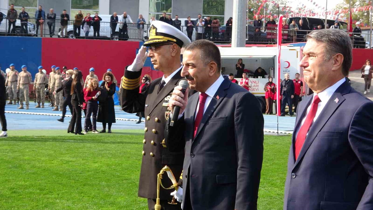 ZONGULDAK'TA 29 EKİM CUMHURİYET BAYRAMI DOLAYISIYLA KARAELMAS KEMAL KÖKSAL STADI'NDA DÜZENLENEN...