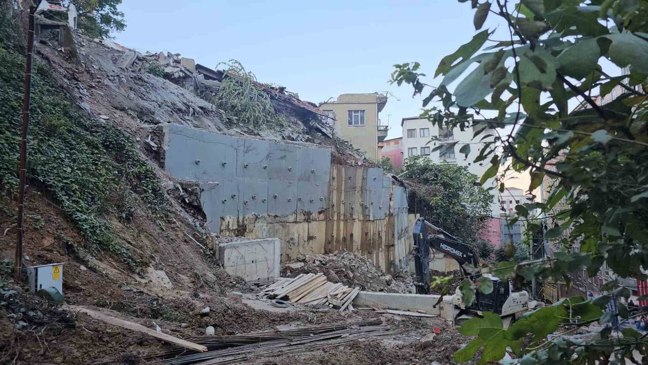 ZONGULDAK'TA 3 KATLI BİNANIN ÇÖKMESİ SONUCU 1 KİŞİNİN HAYATINI KAYBETTİĞİ, 1 KİŞİNİN YARALANDIĞI...
