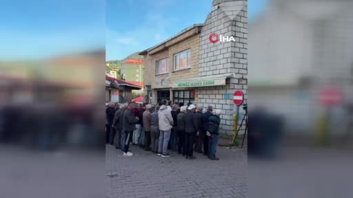 Zonguldak'ta çöken binada hayatını kaybeden kadın memleketi Kurucaşile'de son yolculuğuna...