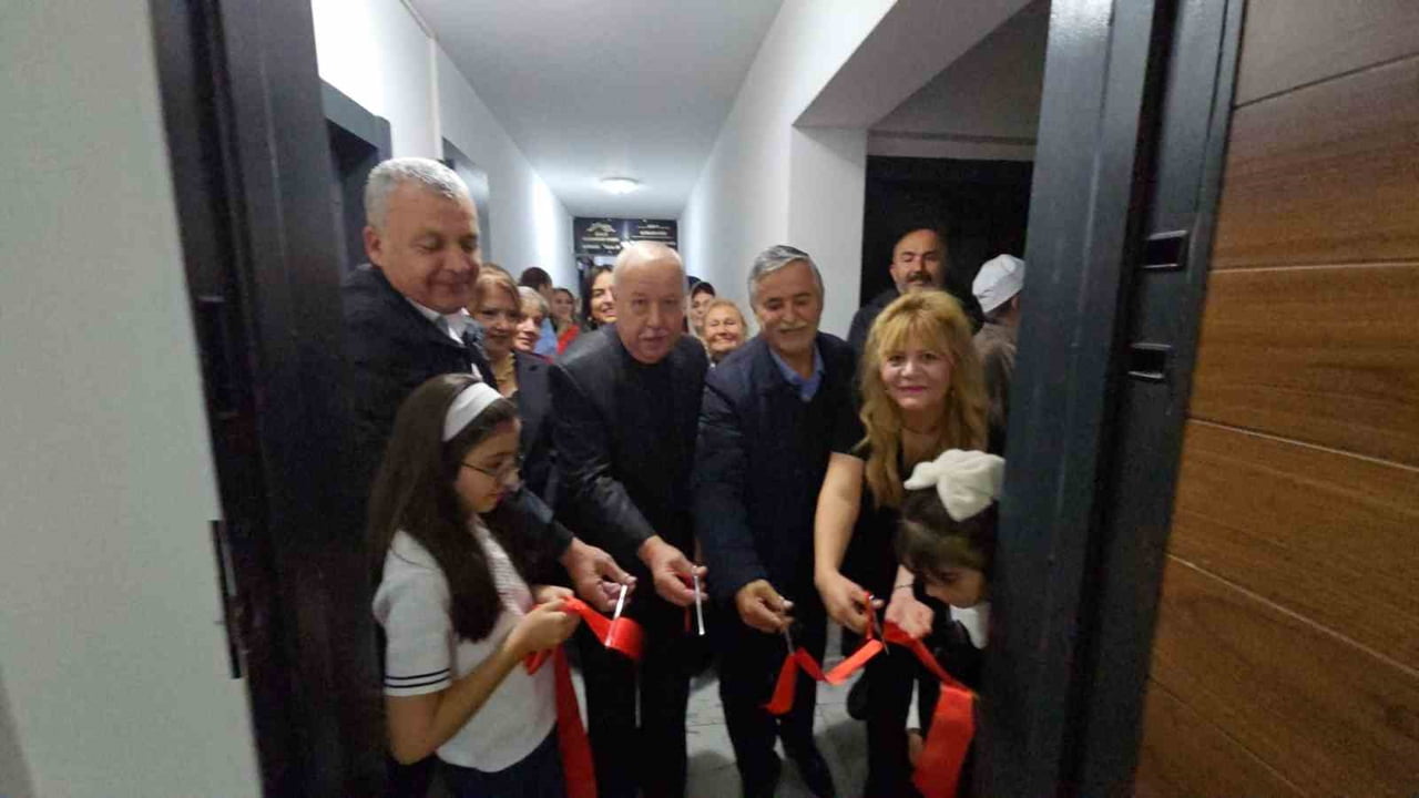 ZONGULDAK'TA MALİ MÜŞAVİR YASEMİN ÖZDEMİR'İN YENİ İŞ YERİNİN AÇILIŞI DÜZENLENEN TÖRENLE...