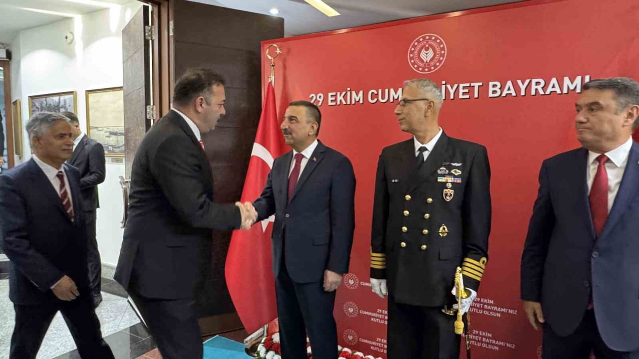 ZONGULDAK(İHA)-29 EKİM CUMHURİYET BAYRAMI KAPSAMINDA VALİLİK MAKAMINDA TEBRİKAT TÖRENİ...