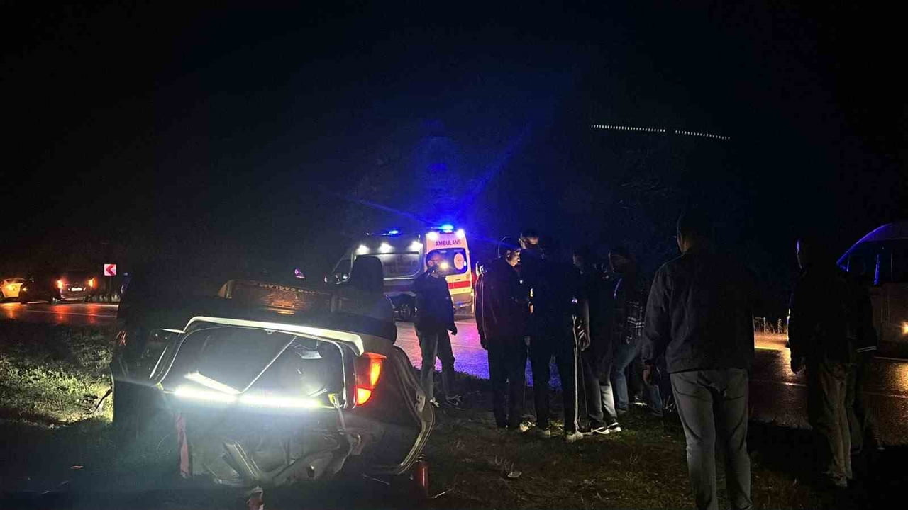 ZONGULDAK’TA KONTROLDEN ÇIKAN BİR OTOMOBİL TAKLA ATTI. KAZADA 2 KİŞİ YARALANDI.