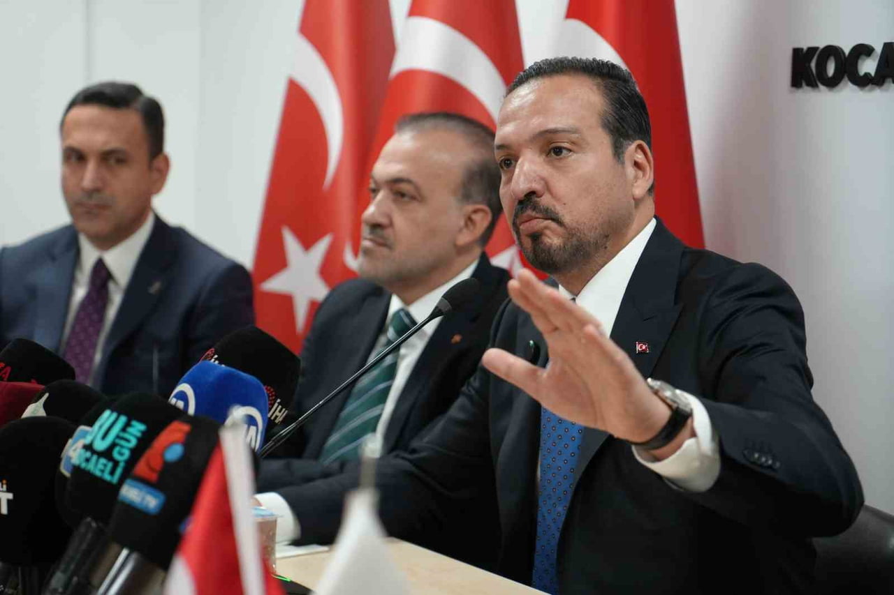 ZORLU, "BİZ ÇÜRÜK DALLARIMIZI KESERİZ AMA BİZİM BU KÖKÜMÜZ, GÖVDEMİZ GELECEĞE UZANMAYA DEVAM...